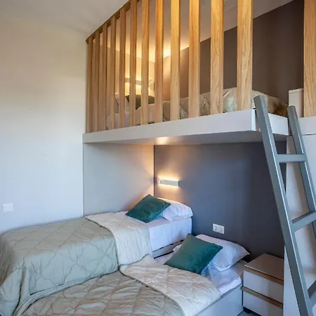 아파트 Calypso Front