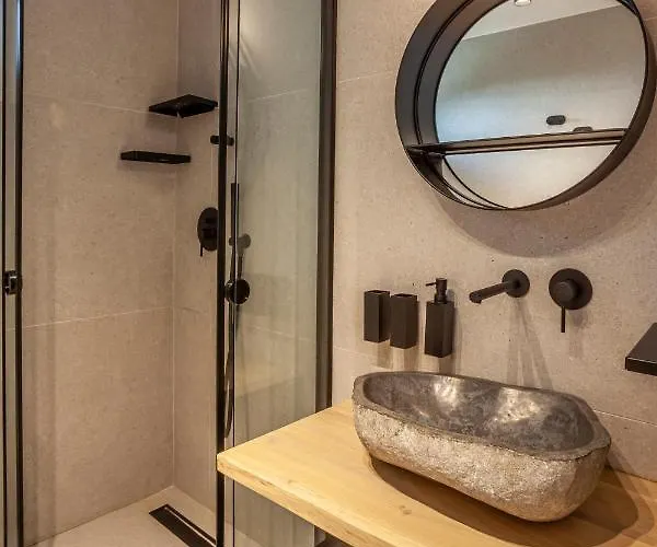 Calypso Front Chaniotis