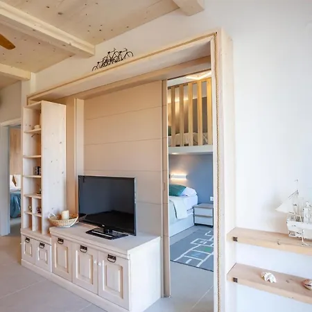 Calypso Front Apartment