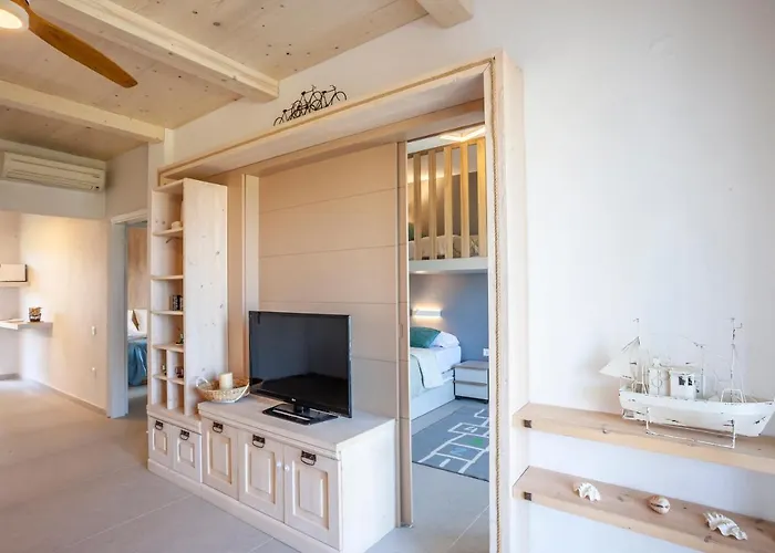 Calypso Front Apartment